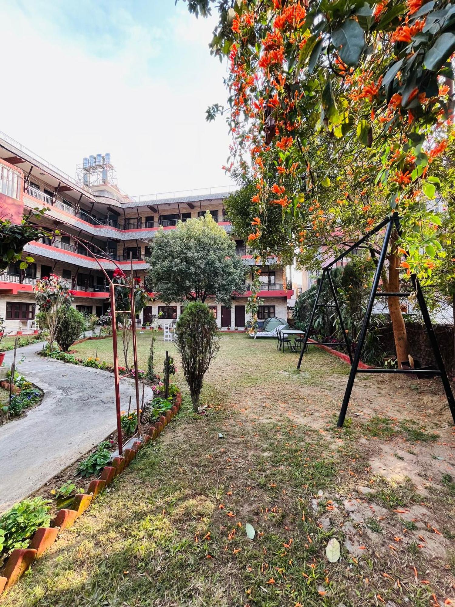 Butterfly Lodge Pokhara Ngoại thất bức ảnh